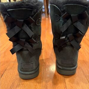 Black Ugg boots size 9